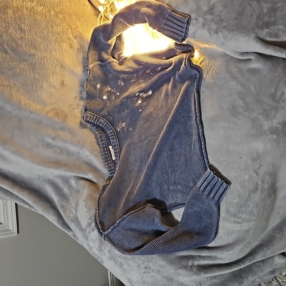 American Eagle M Crew Neck Crop Sweater!